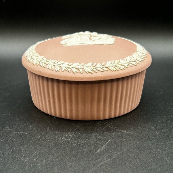 Vintage Wedgwood England Pink Jasperware Trinket Box - Picture 5 of 7